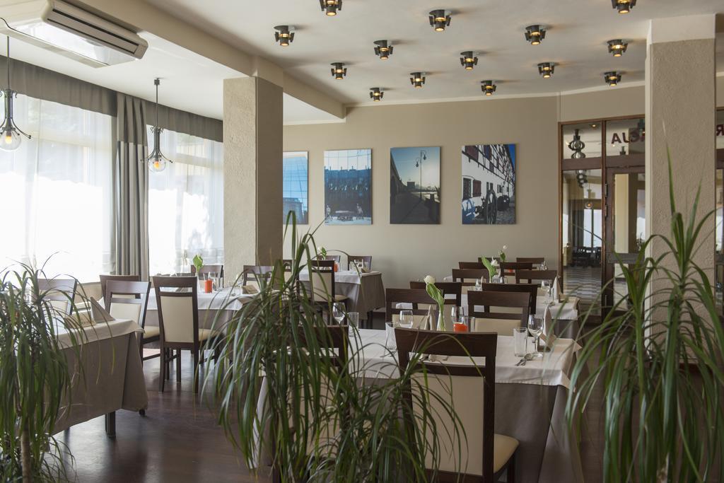 Hotel Gorzow ゴジュフ・ヴィエルコポルスキ エクステリア 写真