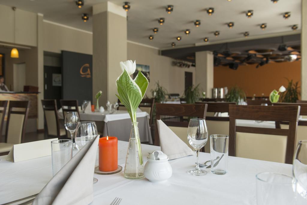 Hotel Gorzow ゴジュフ・ヴィエルコポルスキ エクステリア 写真