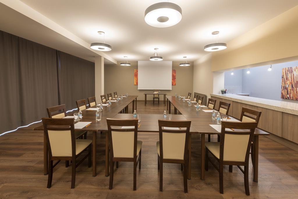 Hotel Gorzow ゴジュフ・ヴィエルコポルスキ エクステリア 写真