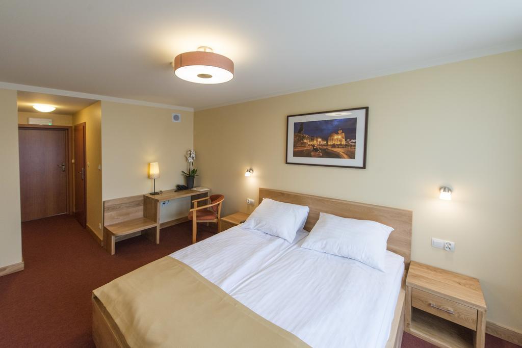 Hotel Gorzow ゴジュフ・ヴィエルコポルスキ エクステリア 写真