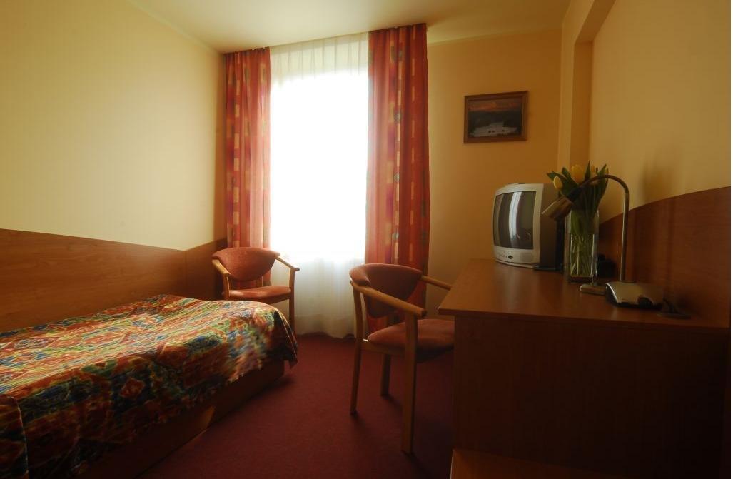 Hotel Gorzow ゴジュフ・ヴィエルコポルスキ 部屋 写真
