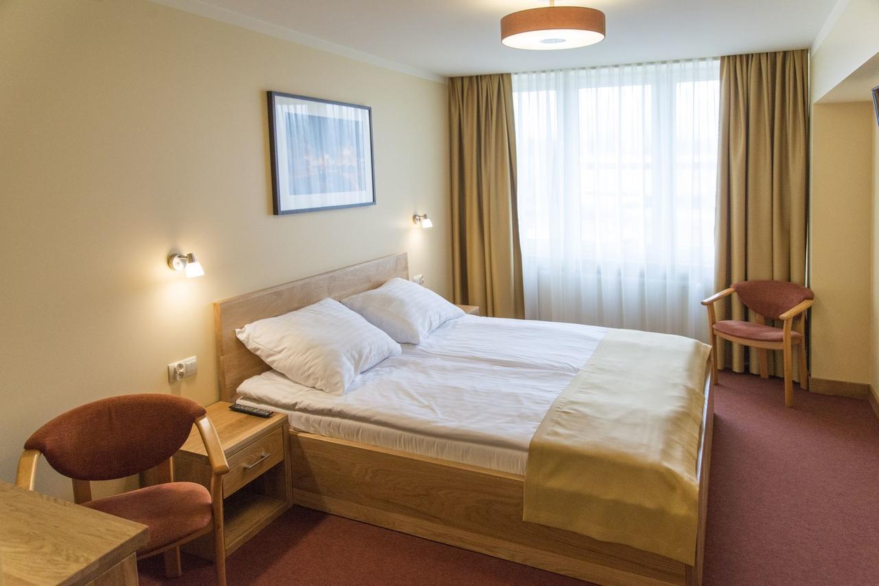 Hotel Gorzow ゴジュフ・ヴィエルコポルスキ エクステリア 写真