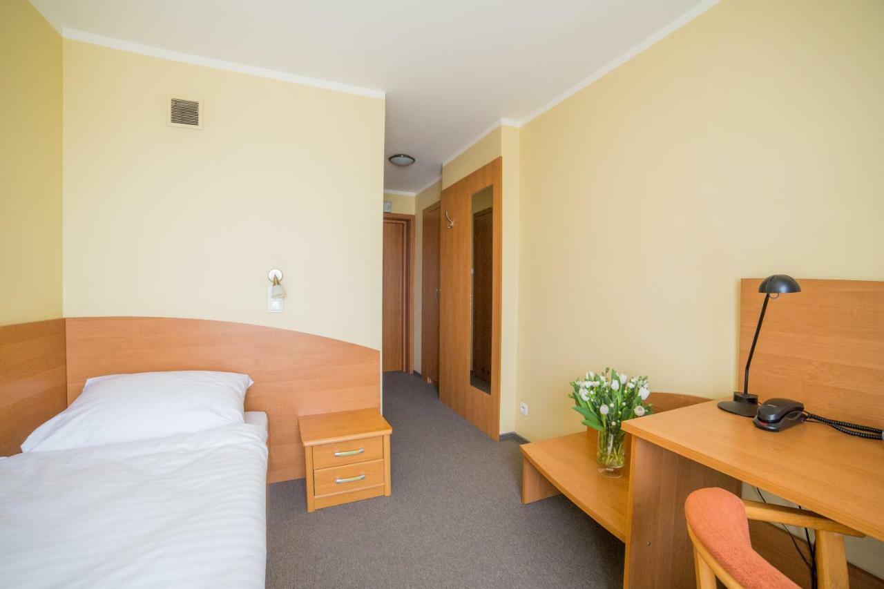 Hotel Gorzow ゴジュフ・ヴィエルコポルスキ エクステリア 写真