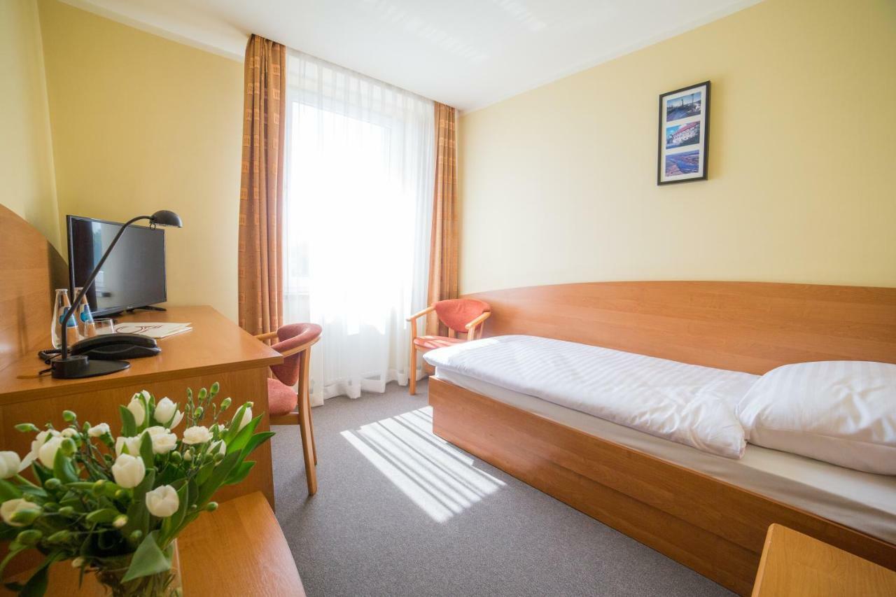 Hotel Gorzow ゴジュフ・ヴィエルコポルスキ エクステリア 写真