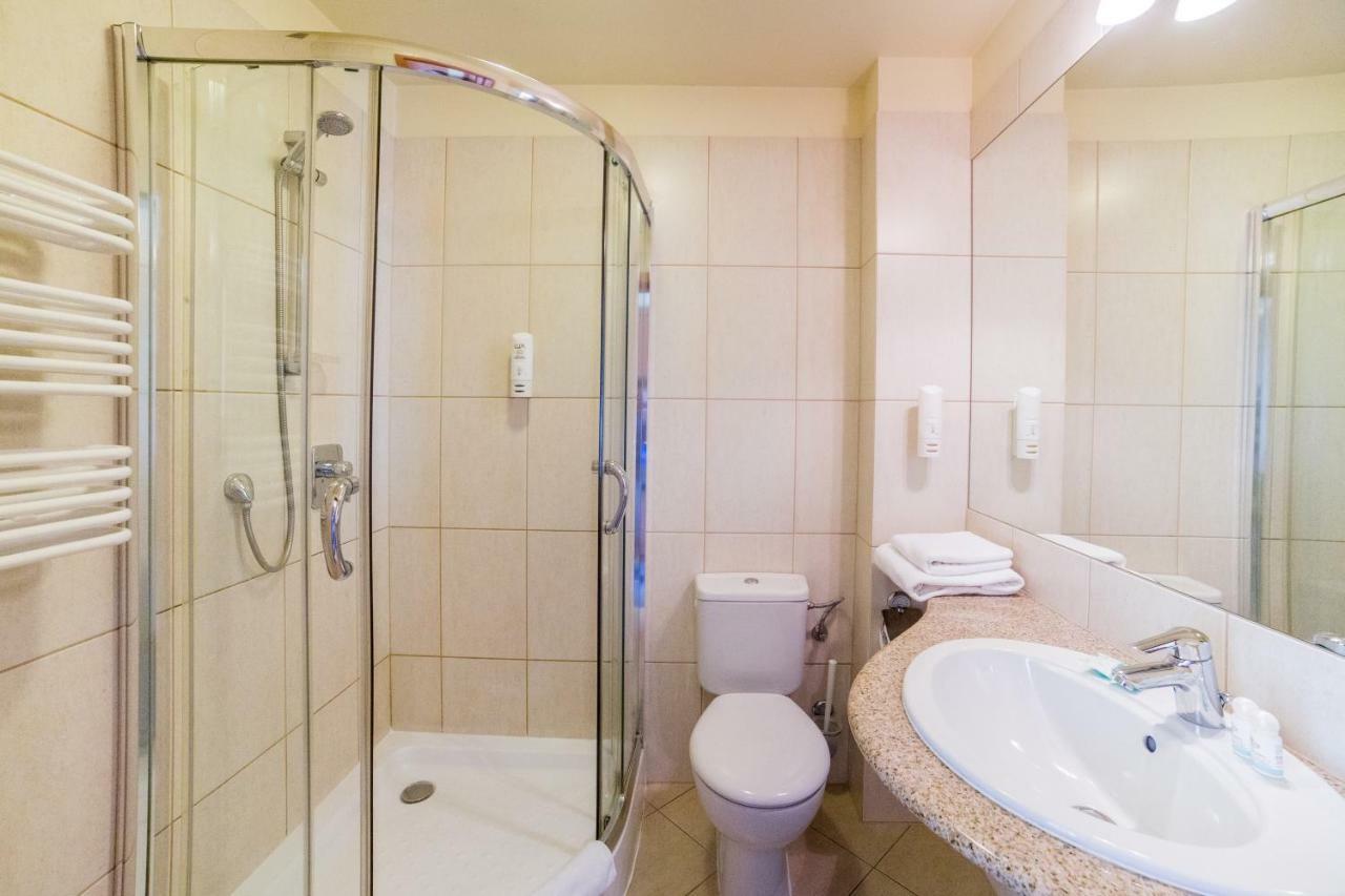 Hotel Gorzow ゴジュフ・ヴィエルコポルスキ エクステリア 写真