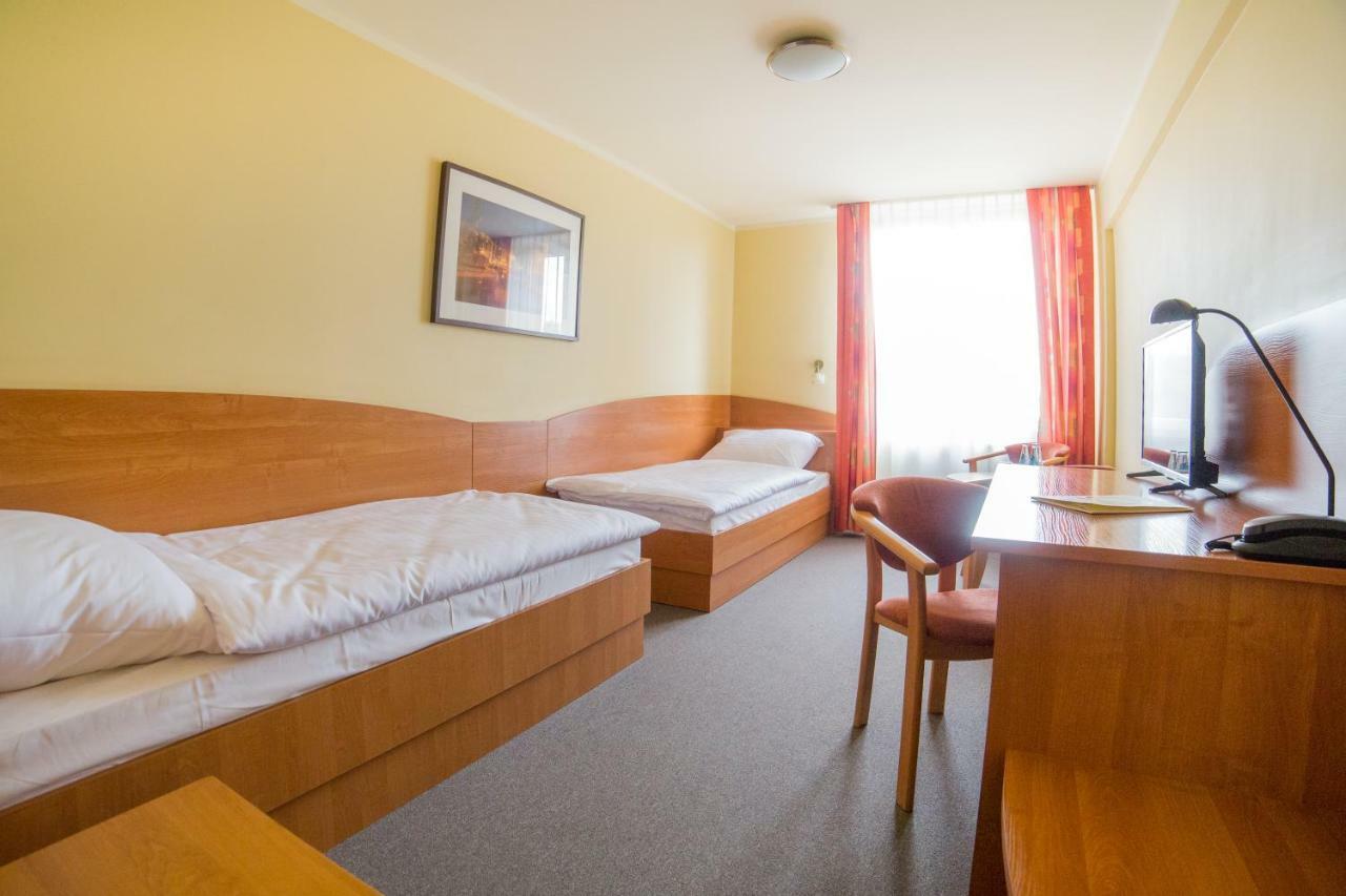 Hotel Gorzow ゴジュフ・ヴィエルコポルスキ エクステリア 写真