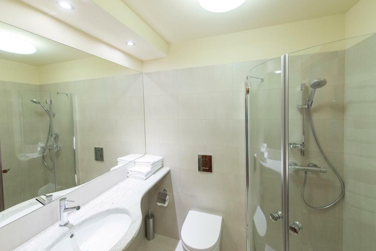 Hotel Gorzow ゴジュフ・ヴィエルコポルスキ エクステリア 写真