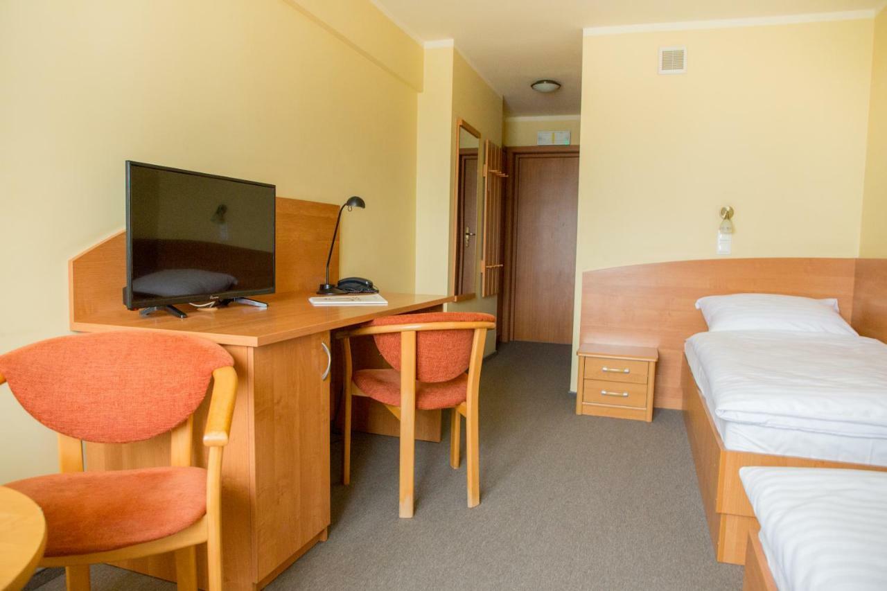 Hotel Gorzow ゴジュフ・ヴィエルコポルスキ エクステリア 写真