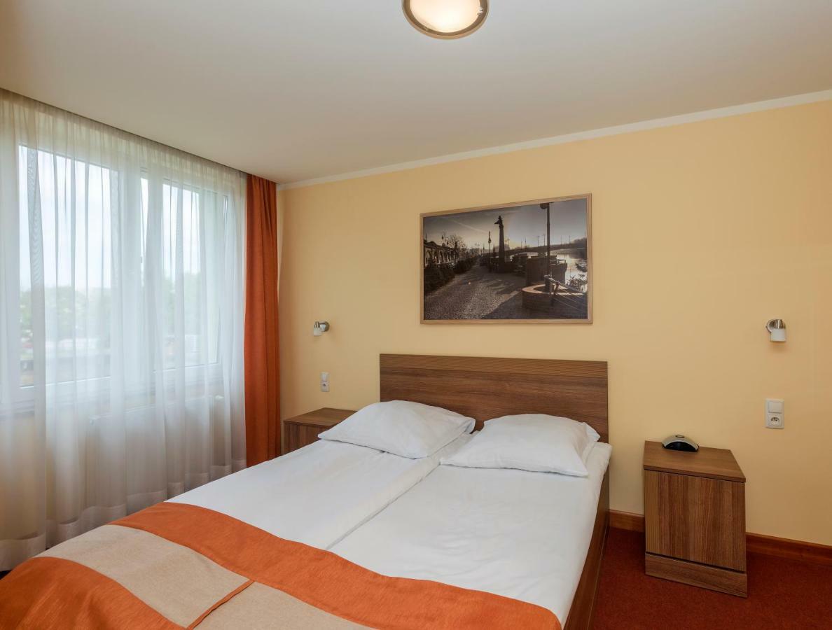 Hotel Gorzow ゴジュフ・ヴィエルコポルスキ エクステリア 写真